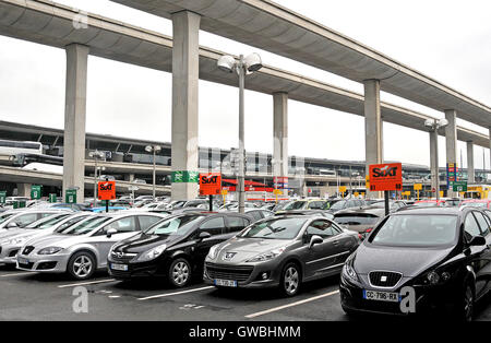 Parcheggio Rent a car Aeroporto Roissy Charles de Gaulle Paris Francia France Foto Stock