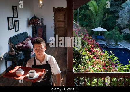 Hotel e cottage El delirio. Quindío, Colombia. Caffè colombiano crescente asse. Il caffè colombiano Regione, noto anche come il triangolo di caffè, è una parte del colombiano Paisa regione nella zona rurale della Colombia, famosa per la coltivazione e la produzione di una maggioranza di caffè colombiano, considerato da alcuni come il migliore caffè del mondo. Foto Stock