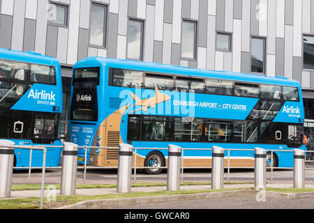 L' Airlink Bus esterni aeroporto di Edimburgo ingresso - Airlink servizio (100) è un servizio express tra l aeroporto e il centro della città Foto Stock