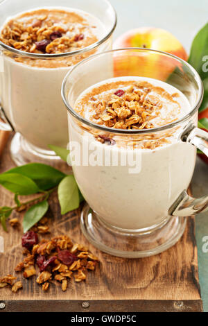 La torta di mele smoothie con cannella Foto Stock