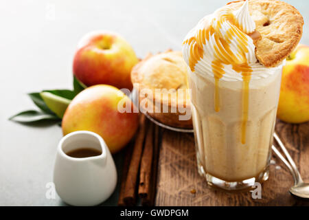 La torta di mele frullato con sciroppo Foto Stock