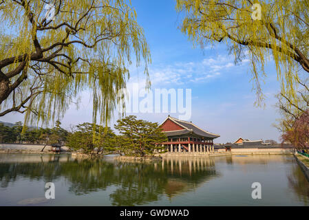 Padiglione Gyeonghoeru, Seoul, Corea del Sud Foto Stock