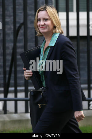 Londra, Gran Bretagna. Xiii Sep, 2016. La Gran Bretagna è Home Secretary Ambra Rudd arriva per una riunione del gabinetto al 10 di Downing Street a Londra, in Gran Bretagna il 7 settembre 13, 2016. Credito: Tim Irlanda/Xinhua/Alamy Live News Foto Stock