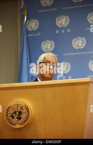 New York, Stati Uniti d'America. Il 13 settembre 2016. Addetto stampa listensat il briefing con la stampa in avanti del Fondo di consolidamento della pace (PBF) Credito: Mark Sullivan/Alamy Live News Foto Stock