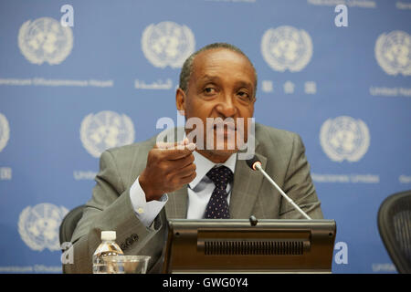 New York, Stati Uniti d'America. Il 13 settembre 2016. Ambasciatore Macharia Kamau rappresentante del Kenya alle Nazioni Unite parla al briefing con la stampa in avanti del Fondo di consolidamento della pace (PBF) Credito: Mark Sullivan/Alamy Live News Foto Stock