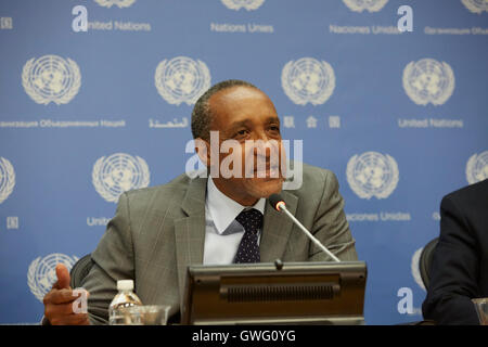 New York, Stati Uniti d'America. Il 13 settembre 2016. Ambasciatore Macharia Kamau rappresentante del Kenya alle Nazioni Unite parla al briefing con la stampa in avanti del Fondo di consolidamento della pace (PBF) Credito: Mark Sullivan/Alamy Live News Foto Stock