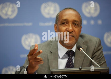 New York, Stati Uniti d'America. Il 13 settembre 2016. Ambasciatore Macharia Kamau rappresentante del Kenya alle Nazioni Unite parla al briefing con la stampa in avanti del Fondo di consolidamento della pace (PBF) Credito: Mark Sullivan/Alamy Live News Foto Stock