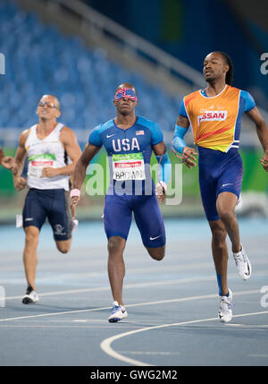 Stati Uniti d'America's David Brown e la guida Jerome Avery win calore di uomini 200 metri T11 per atleti ciechi al Rio 2016 Paralimpiadi Foto Stock