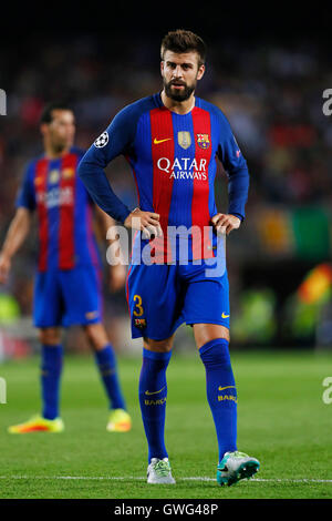 Barcellona, Spagna. Il 13 settembre 2016. Gerard Pique (Barcellona), : UEFA Champions League Group C match tra FC Barcelona 7-0 Celtic FC al Camp Nou stadium di Barcellona, Spagna. Credito: D.Nakashima/AFLO/Alamy Live News Foto Stock