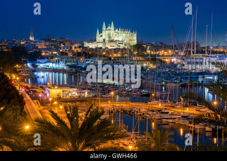 Palma de Mallorca di notte Foto Stock
