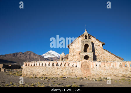 Chiesa del Sajama Parco Nazionale, Bolivia Foto Stock