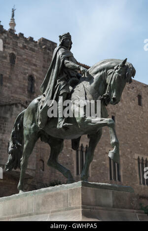 Dimensioni di vita statua equestre in bronzo di Ramón Berenguer III, Barcelona, Spagna. Foto Stock