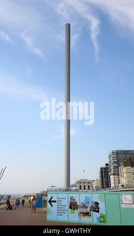 Una vista della British Airways i360 in Brighton, East Sussex, come esso rimane chiuso dopo due problemi tecnici nella scorsa settimana. Foto Stock