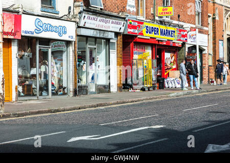 I negozi sulla strada di Kettering Northampton. Foto Stock