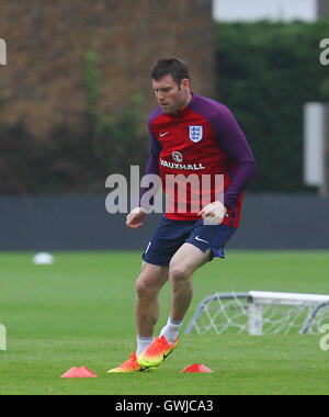 L'Inghilterra del 23-uomo Campionato Europeo squad train davanti alla finale di domani amichevole contro il Portogallo. Dotato di: James Milner dove: Londra, Regno Unito quando: 01 Giu 2016 Foto Stock