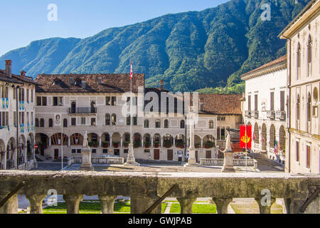 Piazza Maggiore, Feltre, una cittadina nel Parco Nazionale delle Dolomiti Bellunesi, provincia di Belluno, regione Veneto, Italia. Foto Stock