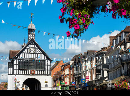 Bridgnorth Town Hall e High Street, Shropshire, Inghilterra, Regno Unito. Foto Stock