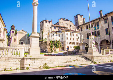 Piazza Maggiore, Feltre, una cittadina nel Parco Nazionale delle Dolomiti Bellunesi, provincia di Belluno, regione Veneto, Italia. Foto Stock