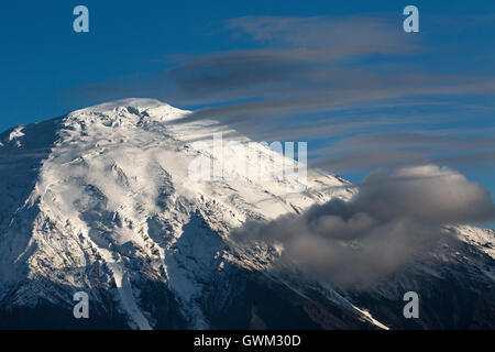 Vista delle cime innevate del vulcano Ostry Tolbachik in Kamchatka regione, Russia Foto Stock