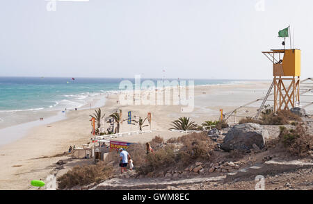 Fuerteventura: vista della Playa de Sotavento, una delle più famose spiagge di Costa Calma, la costa sud-orientale Foto Stock