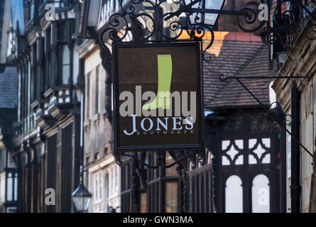 Jones il Bootmaker Shop segno, sulle righe medievale, Chester, Cheshire, Inghilterra, Regno Unito Foto Stock