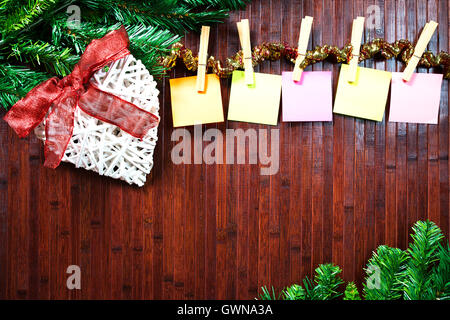 Le decorazioni di Natale su tavole di legno Foto Stock