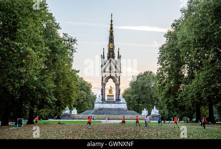 L'Albert Memorial Kensington London REGNO UNITO Foto Stock