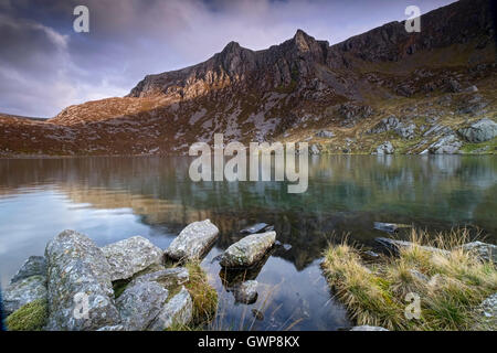 Lynnau Cwm Silyn & Craig Cwm Silyn, Nantlle Ridge, Cwm Silyn, Snowdonia National Park, North Wales, Regno Unito Foto Stock