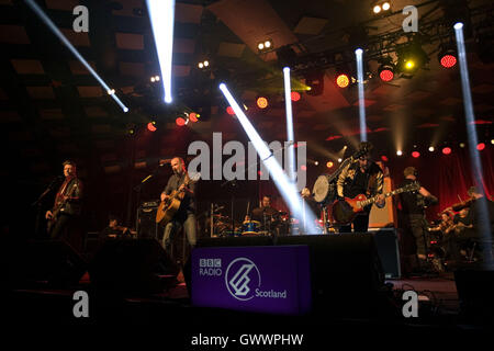 Travis suona con la BBC Scottish Symphony Orchestra presso la sala da ballo Barrowlands Glasgow offre: Travis, BBC Scottish Symphony Orchestra dove: Glasgow, Scotland, Regno Unito quando: 03 Giu 2016 Foto Stock