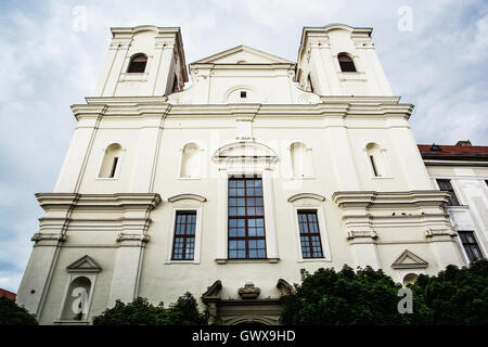 Chiesa dei Gesuiti in Skalica, Repubblica slovacca. Architettura religiosa. Luogo di culto. Il patrimonio culturale. Scena architettonica. Foto Stock