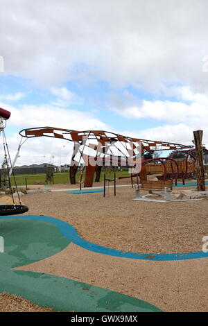 Parco giochi per bambini al parco giochi Megasaurus Cranbourne in Oriente, Melbourne, Victoria Australia Foto Stock