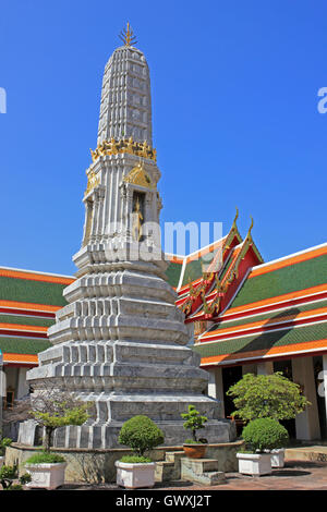 Stupa di Wat Phra Chetuphon, Bangkok, Thailandia Foto Stock