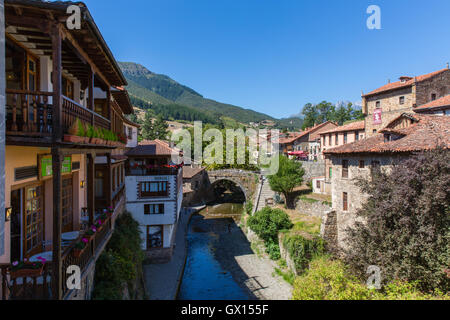 Viste all'interno Potes Foto Stock