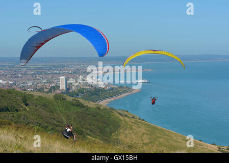 Il parapendio. South Downs. Eastbourne. East Sussex England. Regno Unito Foto Stock