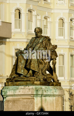 Statua di William Cavendish il settimo duca di Devonshire. Eastbourne. East Sussex. In Inghilterra. Regno Unito Foto Stock