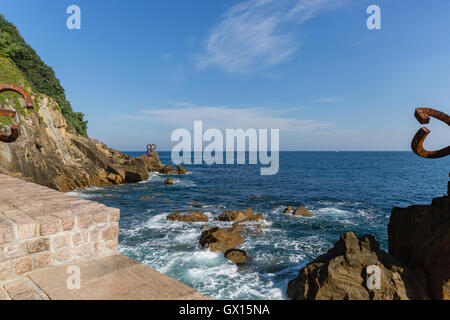 Scultore Eduardo Chillida e architetto Luis Peña Ganchegui Peine del Viento (vento pettine) Foto Stock