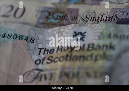 Moneta scozzese Pound sterling note di banconote della Scozia con Bank of England sterling Foto Stock