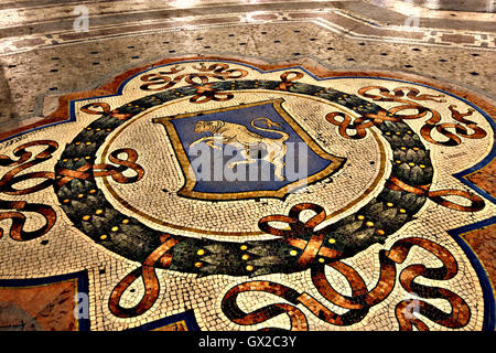 Mosaico di bracci di Torino, Galleria Vittorio Emanuele, Milano, Italia Foto Stock