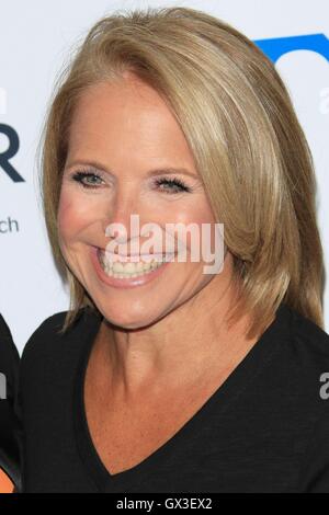 Los Angeles, CA, Stati Uniti d'America. 9 Sep, 2016. Katie Couric presso gli arrivi per stand fino al cancro 2016, Walt Disney Concert Hall di Los Angeles, CA, 9 settembre 2016. © Priscilla concedere/Everett raccolta/Alamy Live News Foto Stock