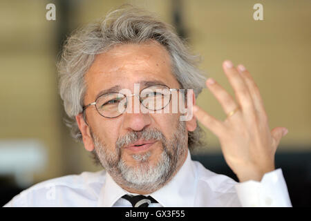 Potsdam, Germania. Xv Sep, 2016. Giornalista turco può Dundar assiste i media internazionali conferenza M100 Colloquio Sanssouci a Potsdam, Germania, 15 settembre 2016. Foto: MAURIZIO GAMBARINI/DPA/Alamy Live News Foto Stock