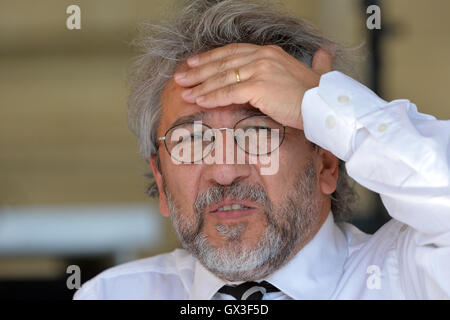 Potsdam, Germania. Xv Sep, 2016. Giornalista turco può Dundar assiste i media internazionali conferenza M100 Colloquio Sanssouci a Potsdam, Germania, 15 settembre 2016. Foto: MAURIZIO GAMBARINI/DPA/Alamy Live News Foto Stock