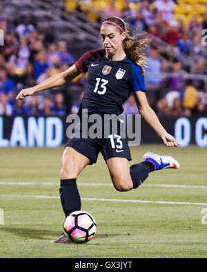 Columbus, U.S.A. Xv Sep, 2016. 15 settembre 2016: USA AVANTI Alex Morgan punteggi contro la Tailandia nella seconda metà il giovedì notte. Columbus, OH, Stati Uniti d'America. Credito: Brent Clark/Alamy Live News Foto Stock