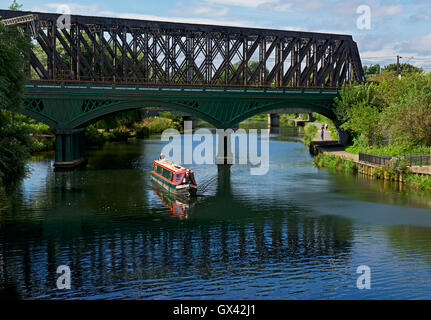 Narrowboat sul fiume Nene, Peterborough, CAMBRIDGESHIRE, England Regno Unito Foto Stock