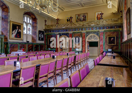 La sala da pranzo presso il Trinity College di Oxford, Regno Unito Foto Stock