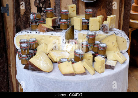 Un formaggio stallo nella Borough Market Foto Stock