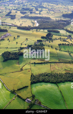 Vista aerea di terreni agricoli in Cumbria vicino a Kirkby Lonsdale Inghilterra Foto Stock
