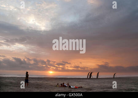 Huanchaco beach, Caballitos de Totora, Reed barche, vicino alla città di Trujillo, La Libertad, Perù Foto Stock