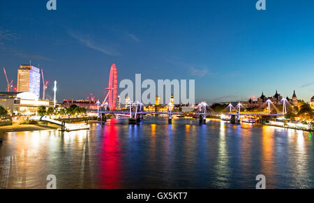 London Eye skyline notturno da Waterloo Bridge London REGNO UNITO Foto Stock