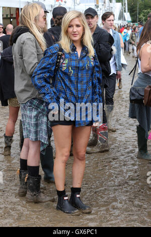 Cara Delevingne, Suki Waterhouse, e altre celebrità partecipare a Glastonbury Festival - Giorno 2 dotata di: Ellie Goulding dove: Glastonbury, Regno Unito quando: 25 Giu 2016 Foto Stock