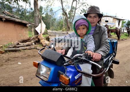 Agricoltore Pulun ' Las Huaringas ' - HUANCABAMBA.. Dipartimento di Piura .PERÙ Foto Stock